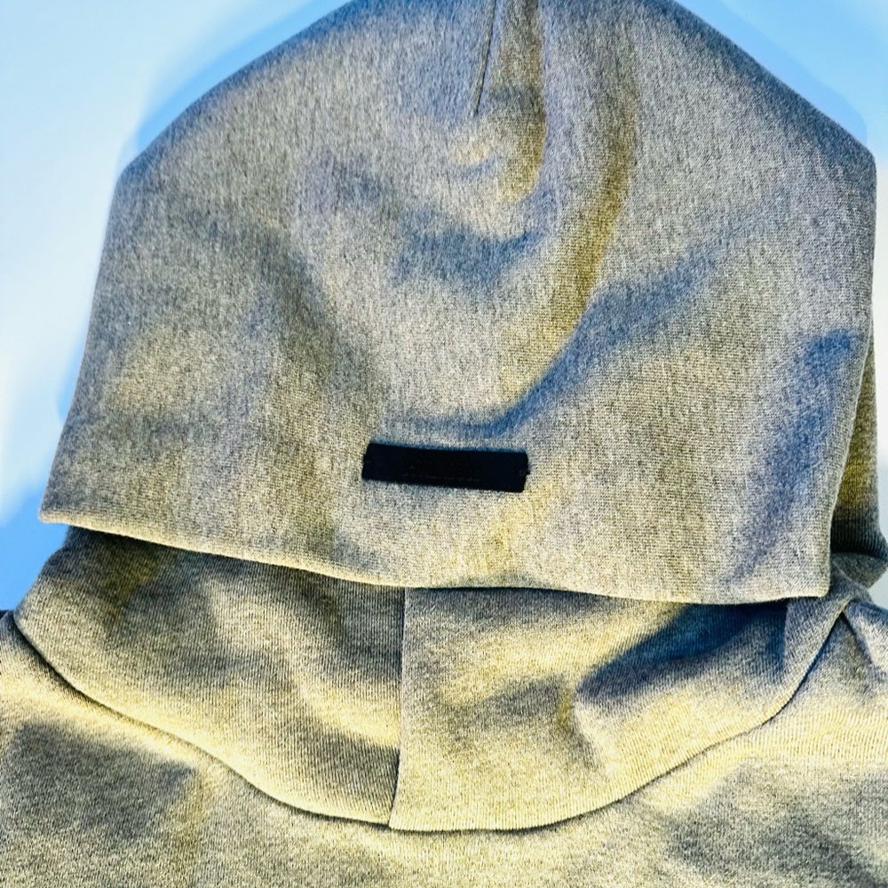 NWT Essentials Fear of God Heather Grey Hoodie Size Medium - Picture 3 of 7